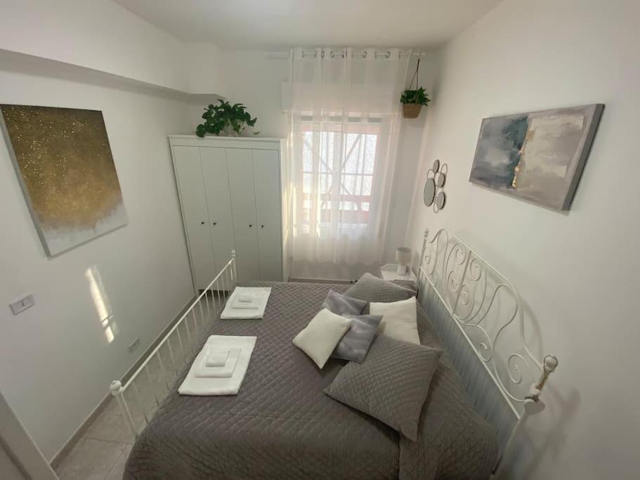 Appartamento Mirsie Bolonia Exterior foto