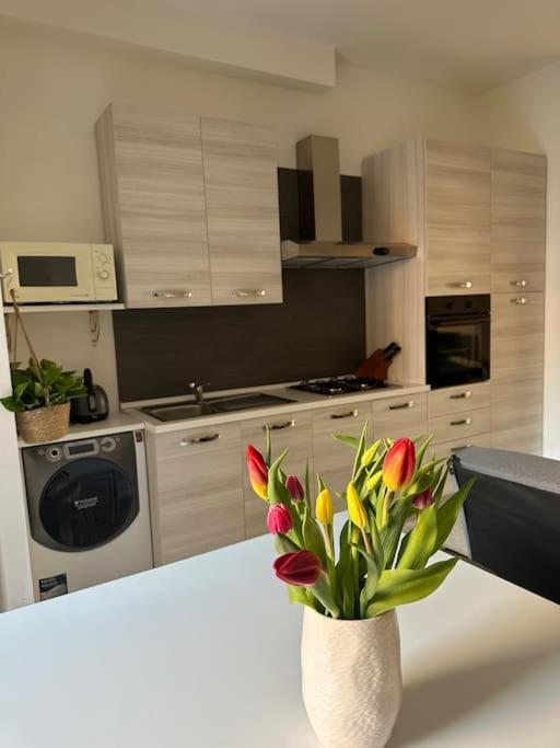 Appartamento Mirsie Bolonia Exterior foto