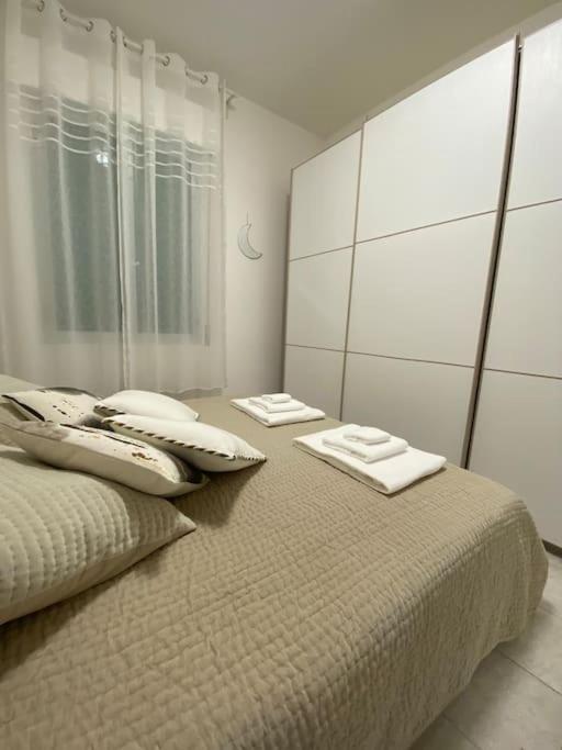 Appartamento Mirsie Bolonia Exterior foto