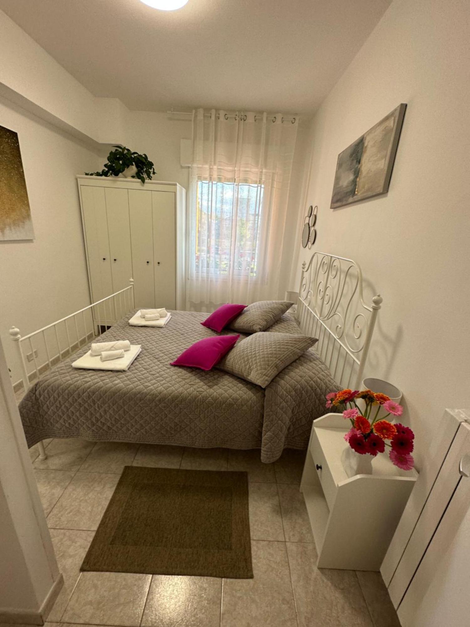 Appartamento Mirsie Bolonia Exterior foto